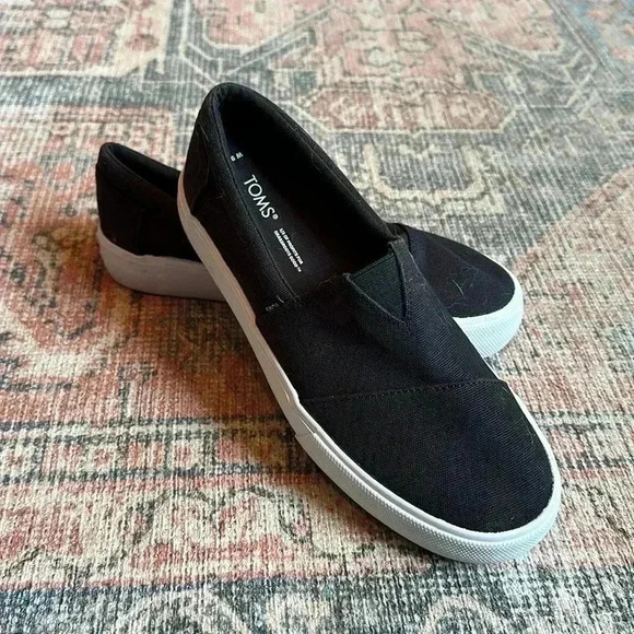 Toms Shoes - TOMS